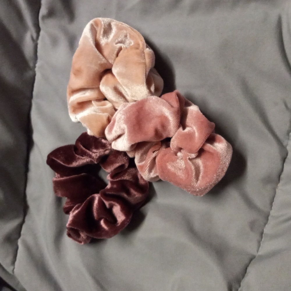 Set of 3 velvet hair scrunchies shades of pink